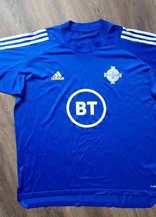 Брендовая футболка adidas.