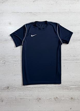 Спортивна футболка nike