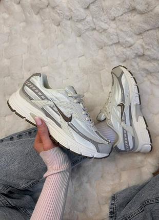 Кроссовки nike initiator бежевые