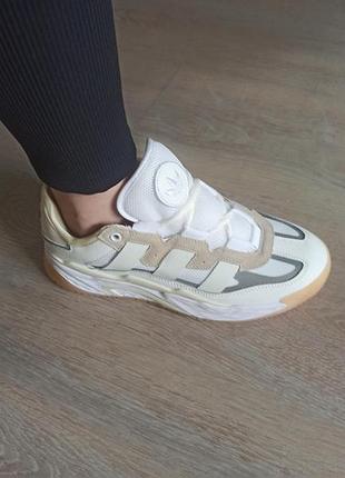 Кросівки жіночі adidas білі