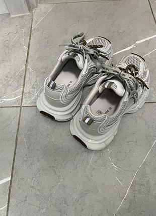 Кроссовки новые, высокое качество,кожаные женские,размер 37,
