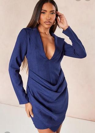 Ефектна темно-синя сукня-піджак від prettylittlething з драпуванням