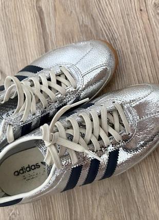 Кросівки addidas