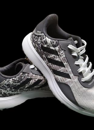 Женские кроссовки в стиле adidas размер 36