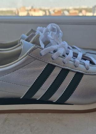 Жіночі кросівки adidas, розмір 38, 
 (us 7)