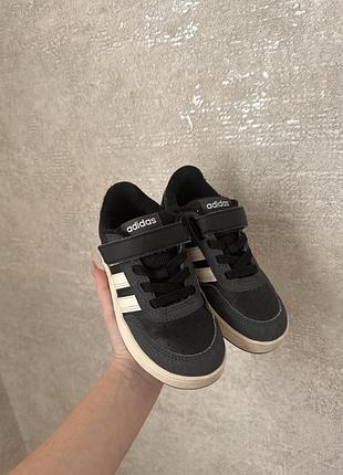 Adidasй оригінал. розмір: 31, устілка 20 см. колір-чорний