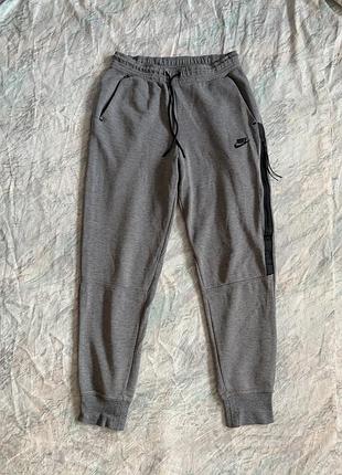 Спортивні чоловічі штани nike tech fleece