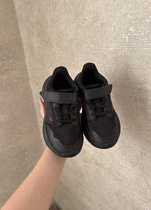 Кросівки для хлопчика. adidas. колір-чорний. осінні