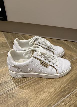 Кросівки guess