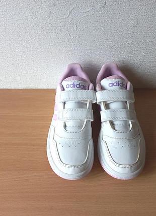 Классные кроссовки adidas hoops 33,5 р. стелька 21,5 см.