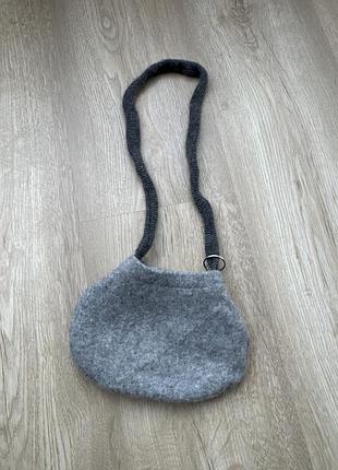 Сіра кашемірова сумочка davis lost & found