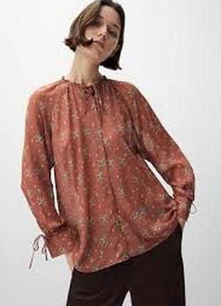 Легка блузка/ m/ brend massimo dutti