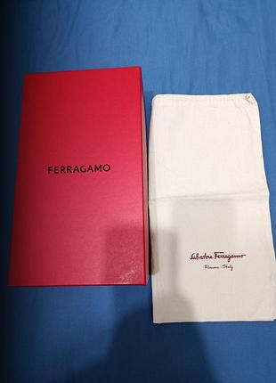 Оригинальная новая коробка и следитель salvatore ferragamo (rexy 55)