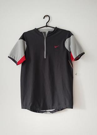 Nike. спортивна сіра футболка.
