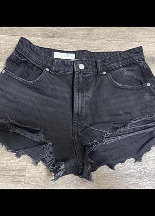 Короткі чорні шорти zara
