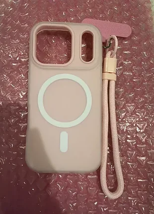 Чехол со шнурком на iphone 17 pro розовый
