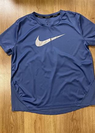 Спортивная женская футболка nike running