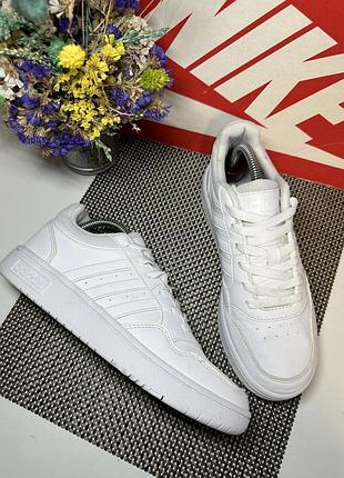 Оригінальні кросівки adidas