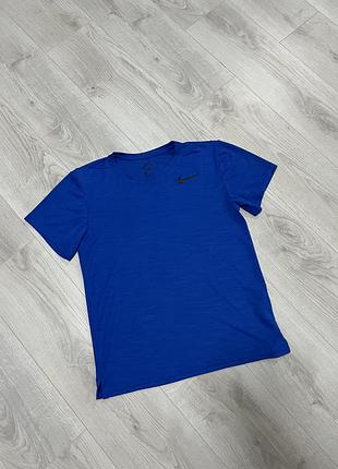 Спортивна футболка nike розмір s