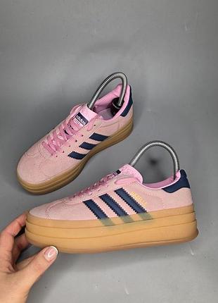 Женские кроссовки adidas gazelle bold platform pink glow из розового замша на высокой тройной платформе