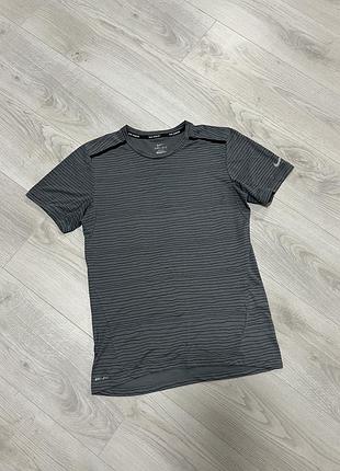 Бігова футболка nike running розмір s