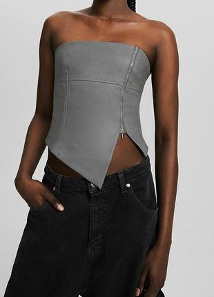 Стильный ассиметричный топ из мягкого кожзама экокожа bershka