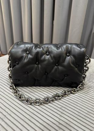Сумка zara в стилі bottega veneta з металевим ланцюгом