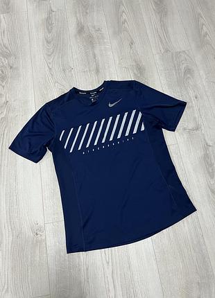 Спортивна футболка nike running розмір м
