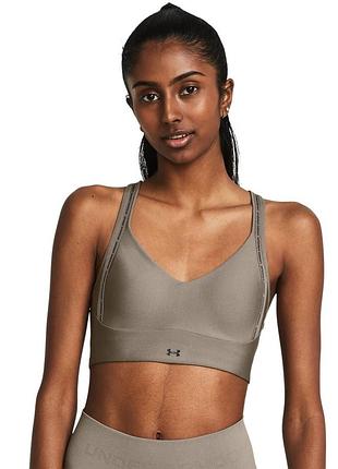 Спортивный топ-бра от under armour серого цвета с тонкими брендированными бретелями.