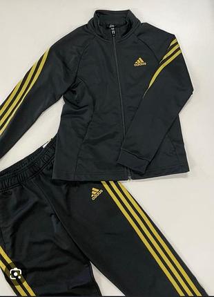 Оригинальный спортивный костюм adidas 11-12 лет