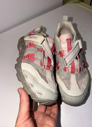 Кросівки бренду merrell
