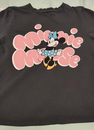 Темно-серая жіноча футболка розмір 2xs від disney украшена крупной текстовой графикой «minnie».