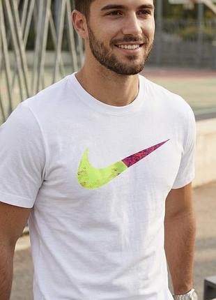 Біла чоловіча футболка nike m