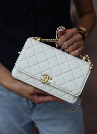 Сумка шанел calfskin quilted perfect fit wallet on chain cream/gold