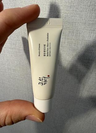 Мініверсія сонцезахисного крему beauty of joseon relief sun : rice + probiotics spf50+ pa++++ (10 ml) — це корейський spf на фільтрах нового покоління