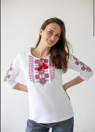 Жіноча вишиванка