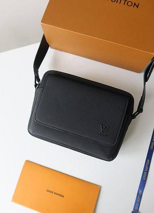 Louis vuitton boarding messenger