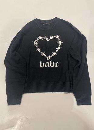 Светр чорний жіночий з малюнком сердця і написом "babe"