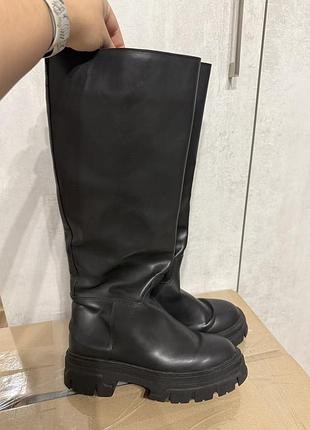 Чоботи чорні на високій підошві (h&m)