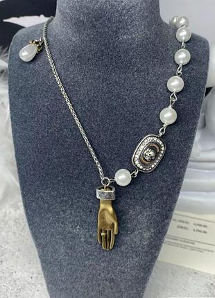 Колье alexander mcqueen skull hand & pearl silver/gold люкс качество