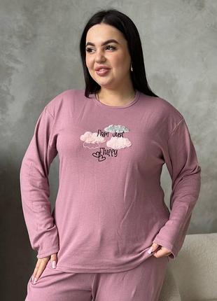 Жіноча піжама plus size рожевого кольору з хмаринками з мікрофлісу
