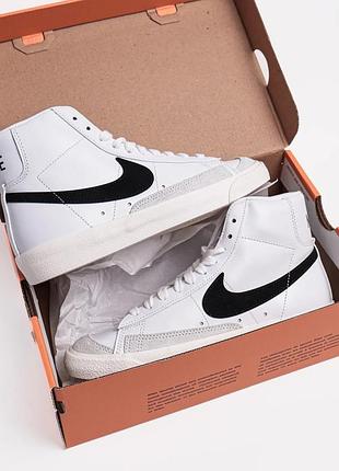 Кросівки nike жіночі
