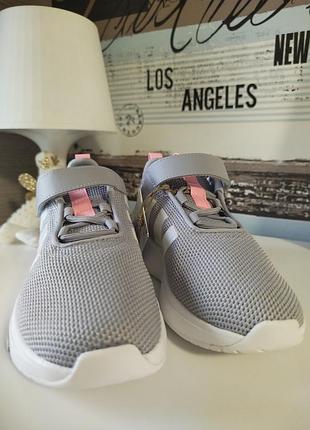 Кросівки adidas raser tr23 р.33. нові