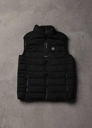 Жилетка черная stone island- нашивка