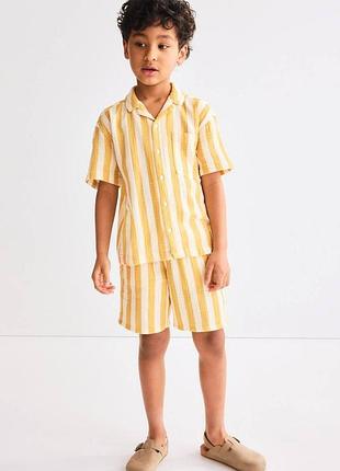 Комплект з рубашки та шортів для хлопчиків від h&m,110 см