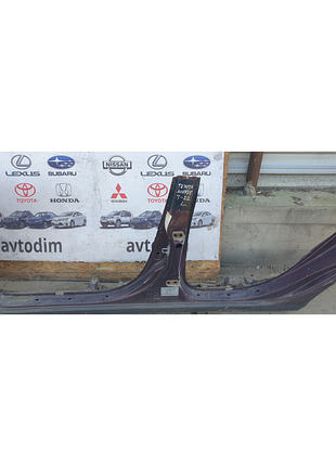 Стойкая центральная левая бордовая 6131205020 toyota avensis t22 1998-2003