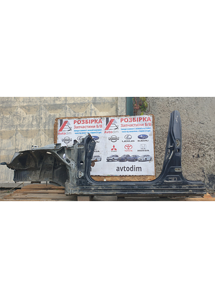 Стойкая кузова центральная левая черная 6131253030 lexus is 2005-2013