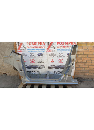 Стойкая передняя левая серебриста 6113213050 toyota corolla e12 2000-2006 хэтчбек