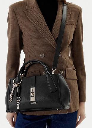 Красива стильна сумка guess