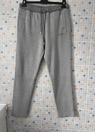 Спортивные штаны hugo boss.
